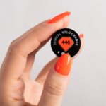 Semilac 446 Yolo Orange 7 ml Neonz – wieczko z numerem 446 i paznokcie w neonowym pomaranczu