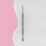 Staleks Koptyko PBC-30/1 Beauty&care 30/1 - narzędzie dwustronne na tle różowo-białym z falistą fakturą