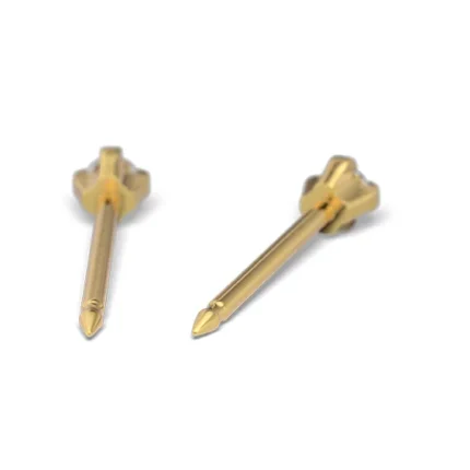 STUDEX SYSTEM75 7531-0100 kolczyk złoty 2 mm – para złotych kolczyków sztyftów z kuleczką, zbliżenie